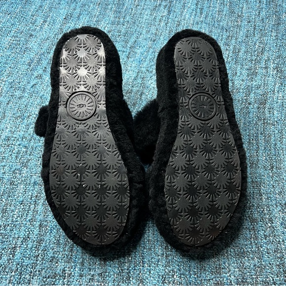 UGG Fuzz Yeah Slide Slippers Sheepskin Upper in Black - Picture 7 of 9